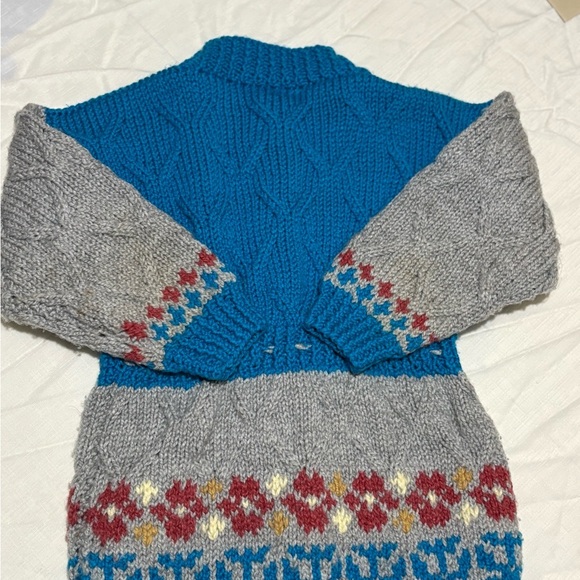 Vintage Blue and Gray Knitted Cardigan Sweater with Floral Design - Picture 5 of 9